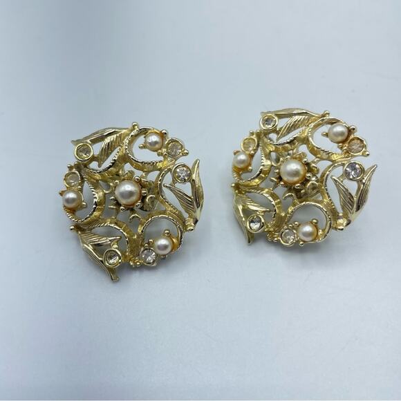 Vintage Sarah Coventry Gold Tone Rhinestone & Faux Pearl Clip On Earrings - Picture 1 of 4